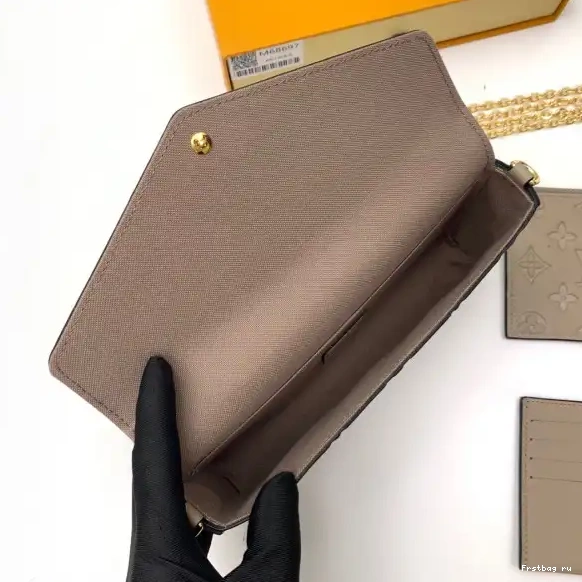 First bag ru POCHETTE FÉLICIE LOUIS VUITTON 0620